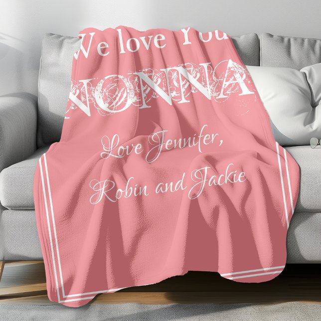 Liebe You NONNA Elegante Script Grandkids Namen Ni Fleecedecke ("We Love You NONNA" elegant blush pink personalized fleece blanket.)