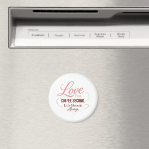 Liebe zuerst Kaffee zweitens Mama-Leben-Typografie Magnet