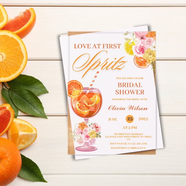 Liebe zum ersten Spritz Floral Cocktail Brautparty Acryleinladungen (love at first spritz bridal shower invitations cocktail drink modern elegant citrus bride orange )