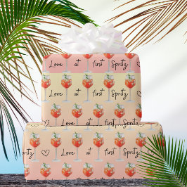 Liebe zum ersten Spritz Watercolor Orange Cocktail Geschenkpapier
