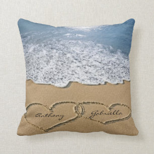 Liebeherzen im Sand-personalisierten Kissen