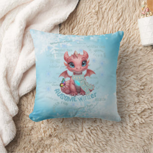 Liebenswerter Rosa Winterdrache – Magischer Schnee Kissen