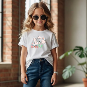 Liebenswürdiges "Born to be Cute" Rosa Blumen Graf T-Shirt