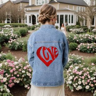 LIEBES TEXT IN ROTER TYPOGRAPHIE ZUM VALENTINSTAG JEANSJACKE