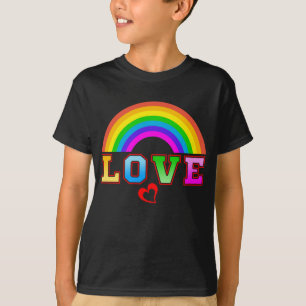 Liebevoller Bunter Regenbogen Rotes Herz T-Shirt