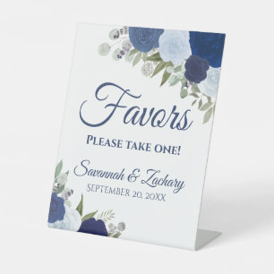 Liebhaber nehmen eine Blue Boho Rose Hochzeit. Sockelschild
