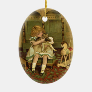 Liebliches Kind mit einem kleinen Ornament