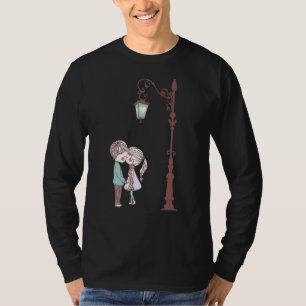 Liebliches Küssen unter dem Lamppost Happy Gal T-Shirt