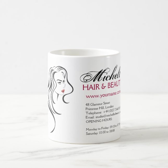 Liebliches Mädchen mit glattem Haar und Makeup-Sym Kaffeetasse (Mittel)