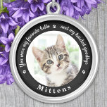 Lieblings-Hallo Hardest Goodbye Foto Cat Memorial Versilberte Kette<br><div class="desc">Ehre deinen besten Freund mit einer eigenen Foto-Gedenkstätte Halskette. Dieser einzigartige Denkmalschutz ist das perfekte Geschenk für sich selbst, Familie oder Freunde, um Ihre Liebsten zu ehren. Diese einzigartige Hundeschlittenhalskette zeichnet sich durch ein einfaches Schwarz-Weiß-Design mit dekorativen Schriften aus. Zitat "Du warst mein Lieblings-Hallo und mein schwerster Abschied". Passen Sie...</div>