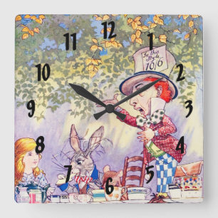 Lieder aus Alice: Eine verrückte Teeparty Quadratische Wanduhr