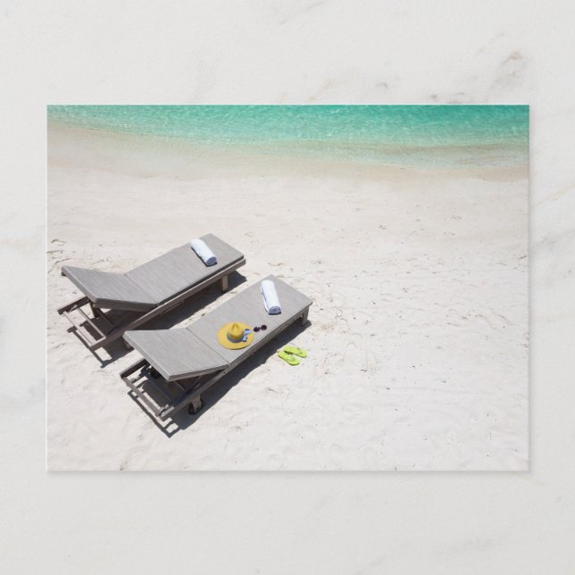 Liegestühle am Strand Postkarte (Vorderseite)