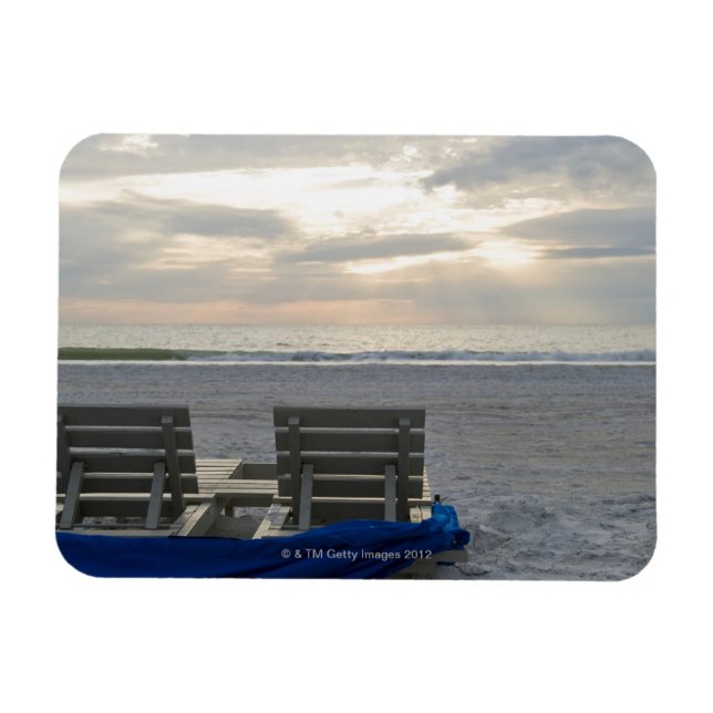 Liegestühle am Strand von St. Pete bei Sonnenunter Magnet (Horizontal)