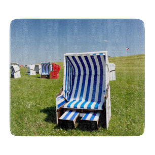 Liegestühle an der Nordsee Schneidebrett