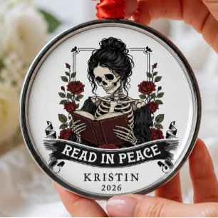 Lies in Frieden Skelett Buchliebhaber Ornament Aus Metall