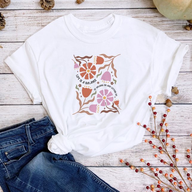 Life is a Balance Boho Floral Inspiration Quote T-Shirt (Von Creator hochgeladen)