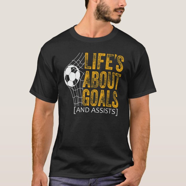 Life Is About Goals And Assists Futbol Soccer 20 T-Shirt (Vorderseite)