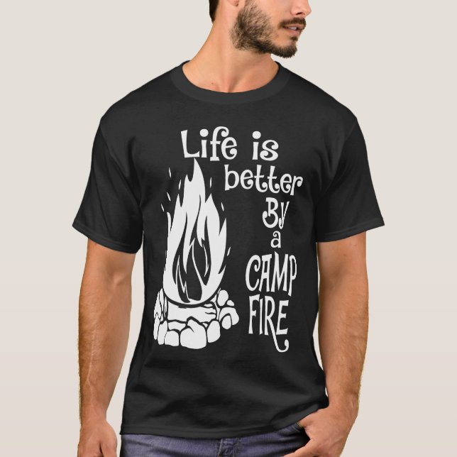 Life Is Better By A Camp Fire boy T-Shirt (Vorderseite)