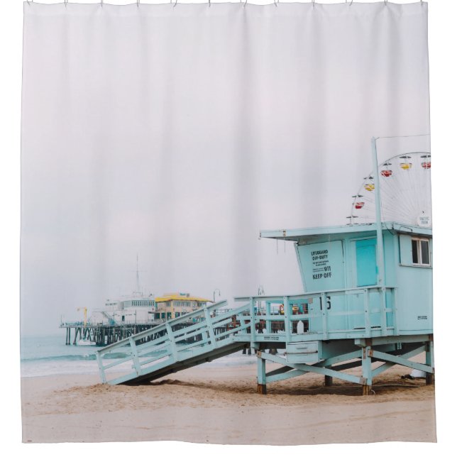 LIFEGUARD POST ON SHORE UNTER WHITE SKY DUSCHVORHANG (Vorderseite)