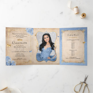 Light Baby Blue und Gold Elegantes Foto Quinceaner Dreifach Gefaltete Einladung