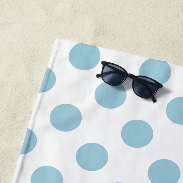 Light Blue Large Polka Dots auf Weiß Strandtuch (Beispiel)