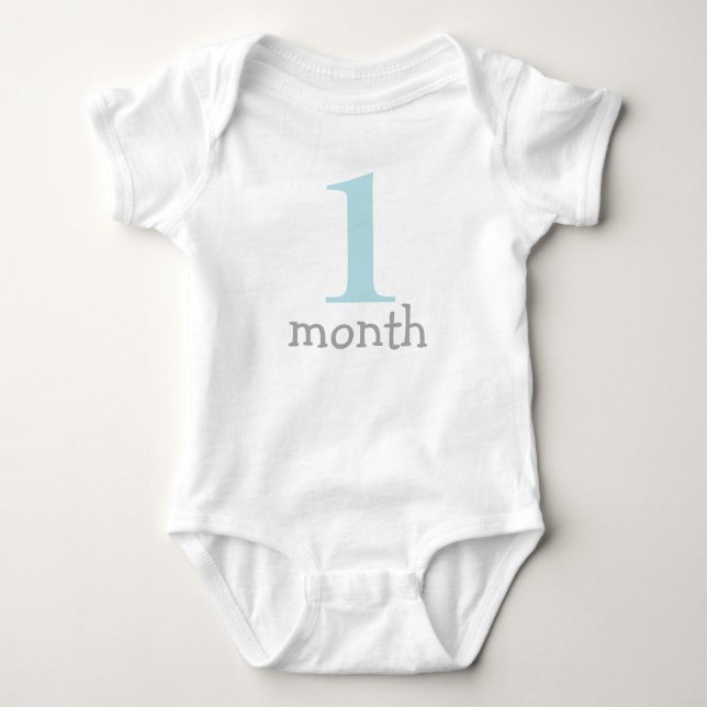 Light Blue Monthly Baby Strampler (Vorderseite)