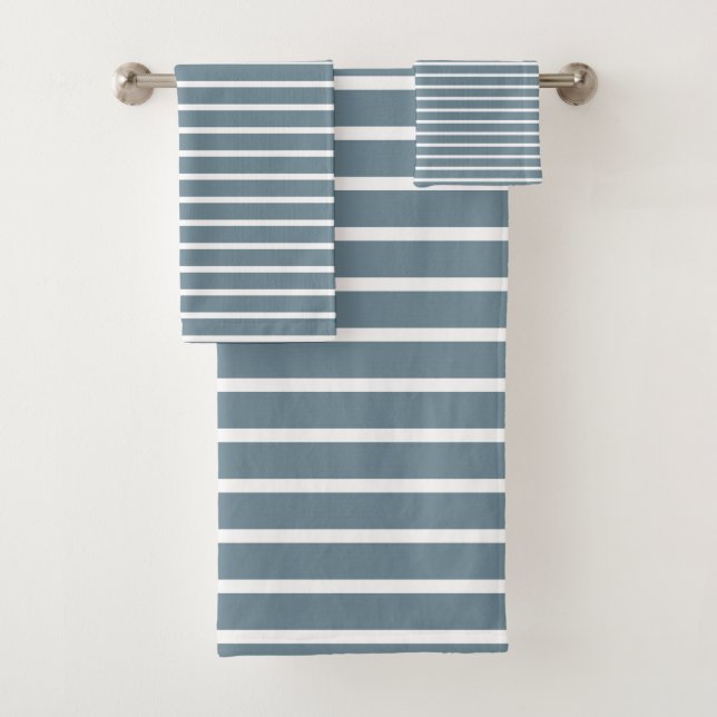 Light Blue Simplistic Stripes  Badhandtuch Set (Insitu)