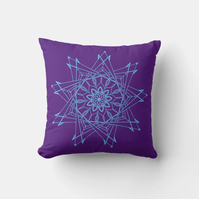 Light Blue und Lila Sharp Mandala Throw Kissen (Vorderseite)
