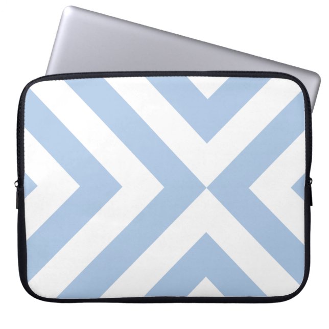 Light Blue und White Chevrons Laptopschutzhülle (Vorderseite)