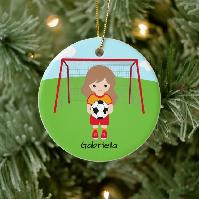 Light Brown Haaired Soccer Girl Christmas Keramik Ornament (Baum)