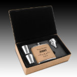 Light Brown Trauzeuge Leatherette Flasche Geschenk<br><div class="desc">Alle unsere Flaschen sind aus Edelstahl gefertigt und elegant in unsere Lasergravur-Lederleder verpackt, die wasserfest, leicht zu reinigen und für den täglichen Gebrauch haltbar ist. Sie haben eine Größe von 6 fl oz und sind in 7 Lederfarben erhältlich: Dunkelbraun, Schwarz mit Goldgravur, Schwarz mit Silbergravur, Rosa, Weiß, Rustikal und hellbraun....</div>