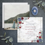 Light Dusty Blue Burgundy Foto Square Einladung<br><div class="desc">Mit diesem modernen, trendigen Hochzeitsdesign auf dem Platz schaffen Sie die perfekte Hochzeitseinladung. Dazu gehören das blaue und bordeauxblaue Marsala-Grün, das Blumendesign in Aquarellfarben und der Marmorhintergrund aus Imitaten mit handgeschriebenen Schriftzeichen und Imitaten mit Goldstaub. Auf der Rückseite der Karte befindet sich Ihr Lieblings-Verlobung-Foto. Copyright Elegant Invites, alle Rechte vorbehalten....</div>