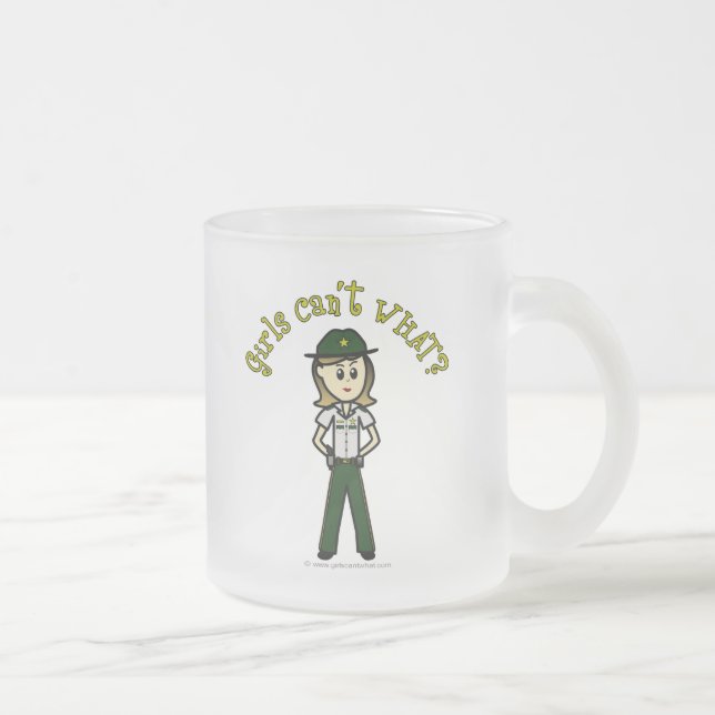 Light Female Sheriff in Green Uniform Mattglastasse (Rechts)