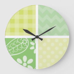 Light Green and Yellow Cute Checkered Große Wanduhr