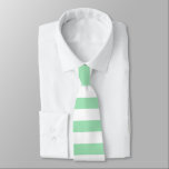 Light Mint Solid Color Streifen Urlaub Sommer Krawatte<br><div class="desc">Klassische pastellfarbene,  helle,  minzgrün gefärbte Streifen Muster,  trendige sommerliche Strandsegler-Sonnenbrillen Design. Minze helle Pfefferminzgrün gestreift Krawatte für Männer,  Mann,  er.</div>
