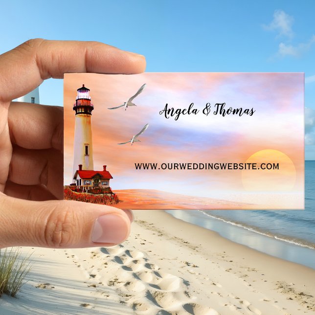 Lighthouse Beach Wedding Website Business Card Begleitkarte (Wedding website business card featuring a painting of a lighthouse at the beach at sunset)