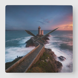 Lighthouse Sunset Plouzané Finistère, Brittany Quadratische Wanduhr
