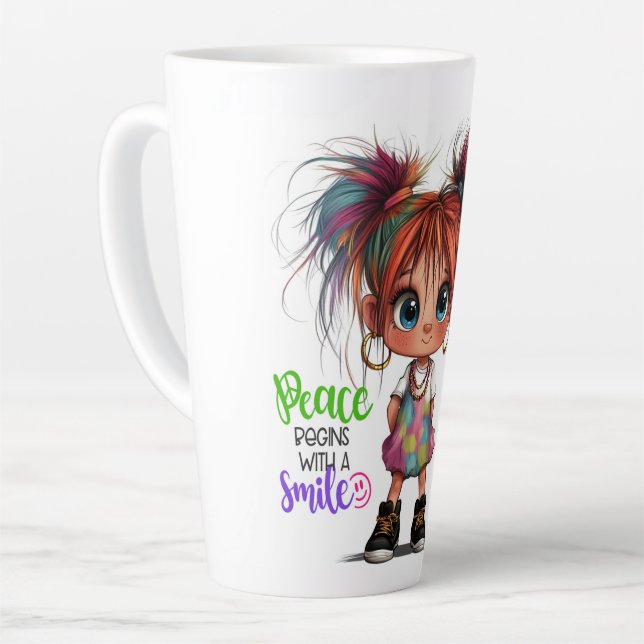 Lil Quirky Girl Smile Latte Tasse (Linke Ecke)