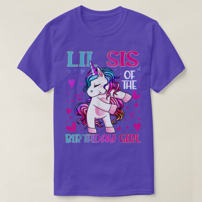 Lil Sis of the Birthday Girl Flossing Unicorn Litt T-Shirt (Design vorne)