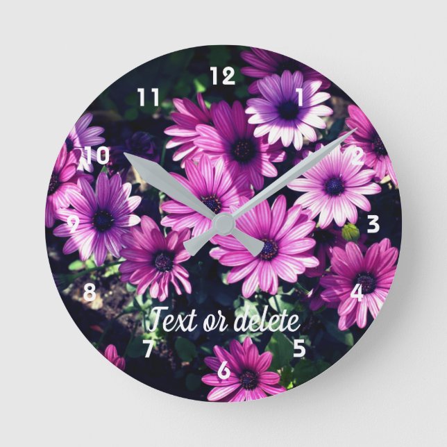 Lila afrikanische Daisy-Blume Personalisiert Runde Wanduhr (Vorderseite)