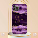 Lila Agate Geode Monogram Name Gold Glitzer Case-Mate iPhone 14 Hülle<br><div class="desc">Elegante, stilvolle personalisierte Handy-Gehäuse mit lila Agate, Geode und Marmor mit Imitaten Gold Glitzer mit einem Monogramm, Initialen oder Namen in einem bearbeitbaren modernen Schriftart-Stil in Gold. OPTIONEN: Das Beispiel wird auf einem iPhone 14 Barely There Gehäuse Stil angezeigt - andere Telefonmodelle und Gehäusetypen sind auf der Bestellseite verfügbar. HILFE:...</div>