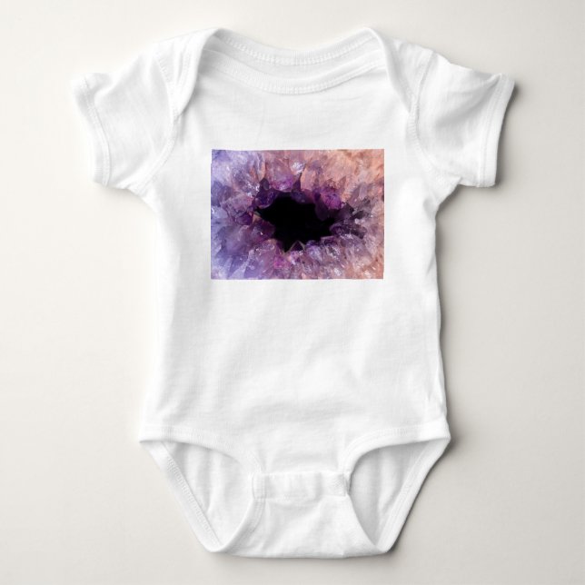 Lila Amethyst Baby Strampler (Vorderseite)