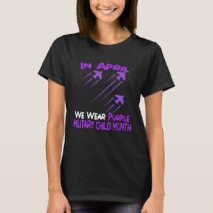Lila Anstieg im April Monat Militärische KindermOM T-Shirt