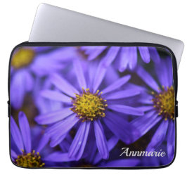 Lila Aster-Blume im RHS Garden Wisley Laptopschutzhülle