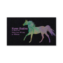 Lila auf schwarzem Hintergrund