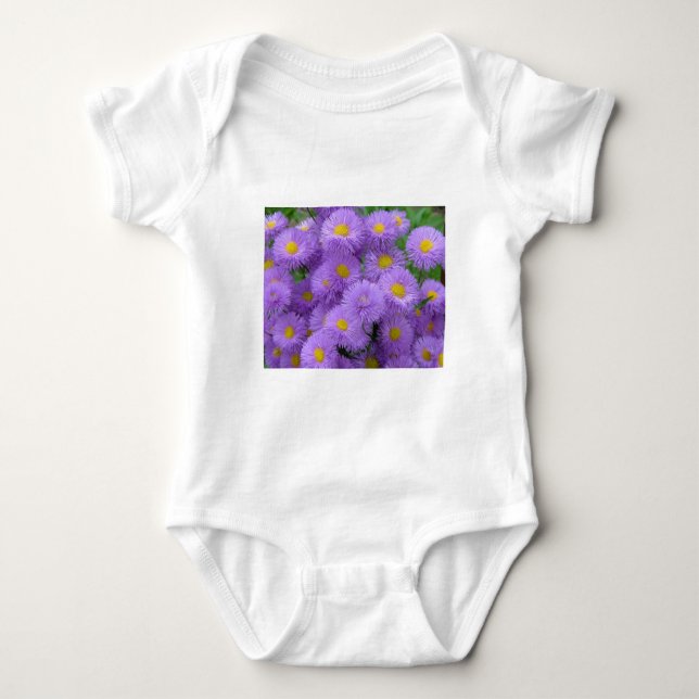Lila Baby Strampler (Vorderseite)