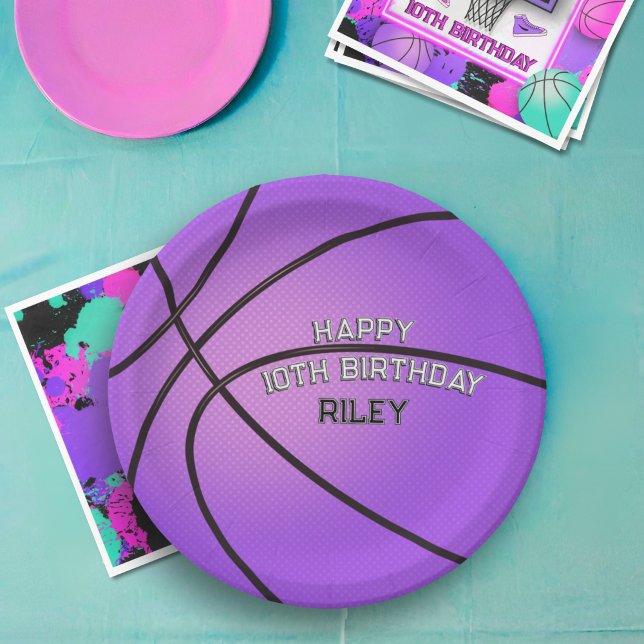 Lila Basketball Varsity Schriftart Happy Birthday  Pappteller (Von Creator hochgeladen)