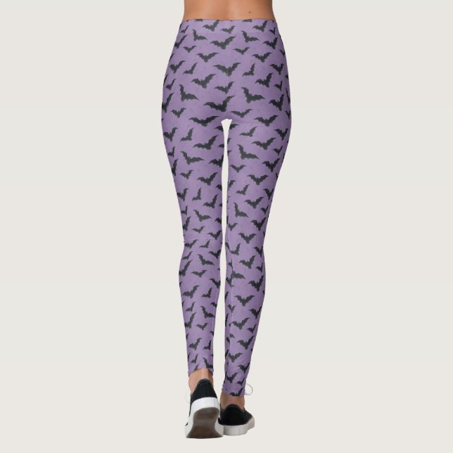 Lila Bat Pattern Halloween Leggings (Rückseite)