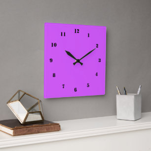 Lila, benutzerdefinierte Farbe der Uhr und Schrift