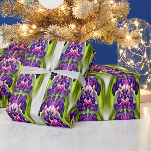 Lila Berries Abstraktes Naturelemuster Geschenkpapier (Feiertage)